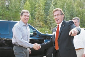 Perry campaigns with friends in Colorado
