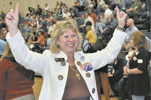 Looper edges Stephens in HD 19