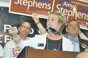 Looper edges Stephens in HD 19