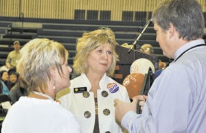 Looper edges Stephens in HD 19