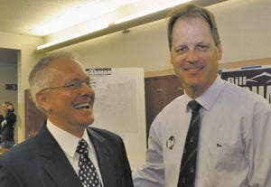 Looper edges Stephens in HD 19