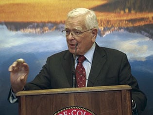 Former governors back Hick on student testing standards