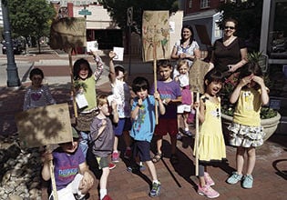 Kindergarteners create buzz about declining bee population