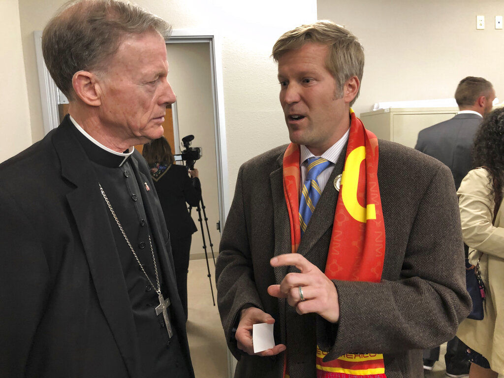 New Mexico cities mobilize as shelters take in more migrants