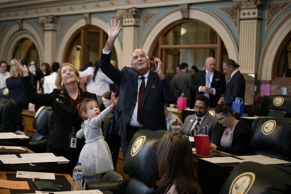 011023-dg-news-FirstDayOfStateLegislature07.JPG