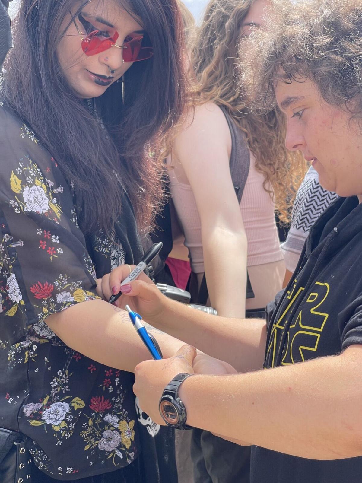 Auraria protesters pass along legal aid phone number