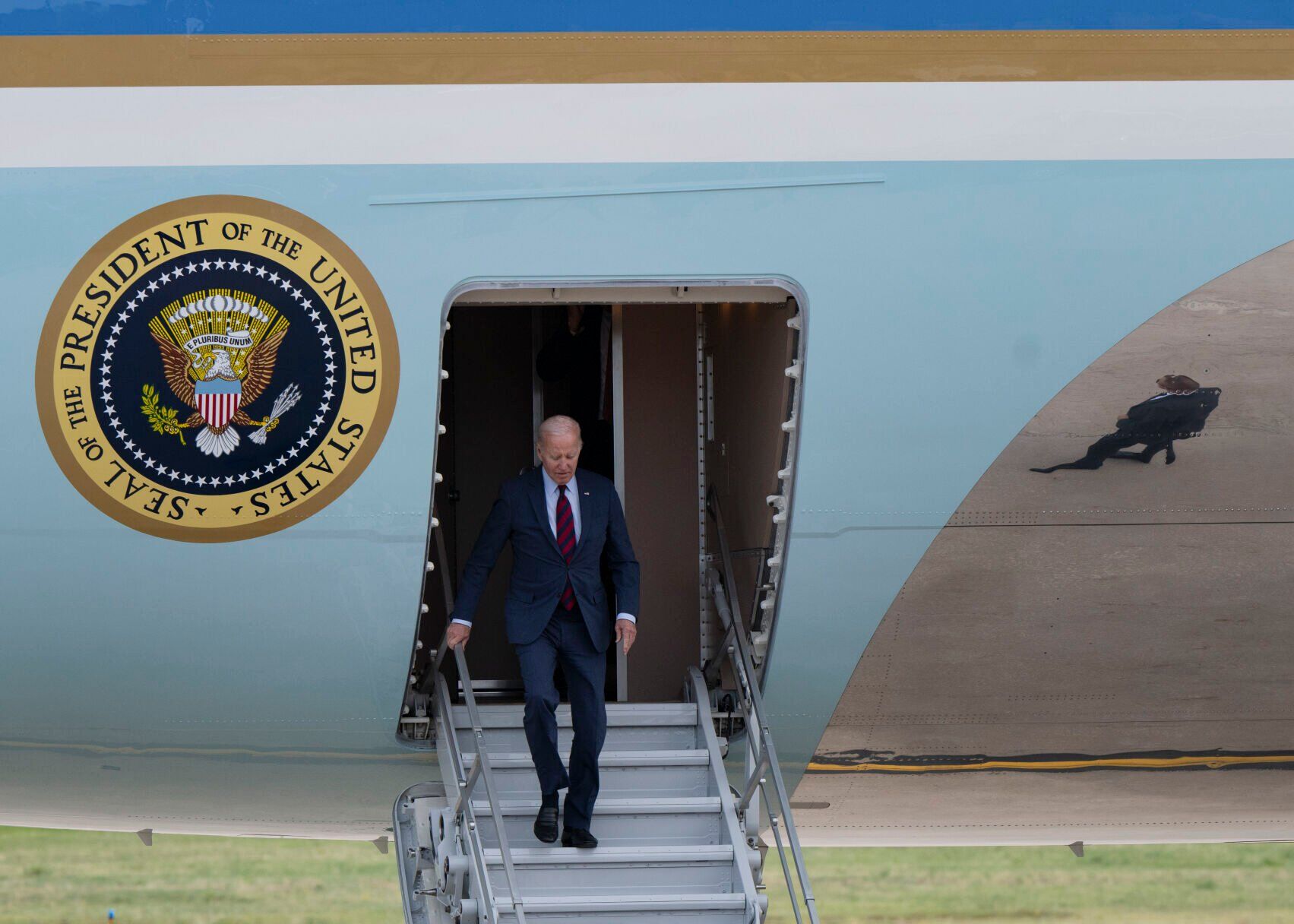 President Biden arrives in Colorado Springs ahead of Air Force Academy graduation