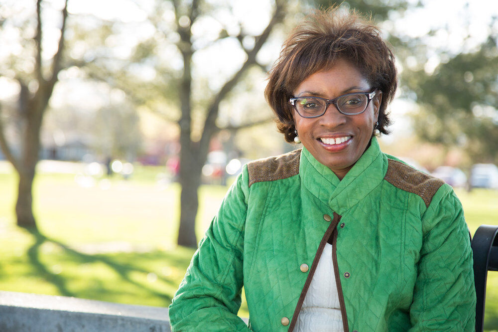 rhonda fields headshot
