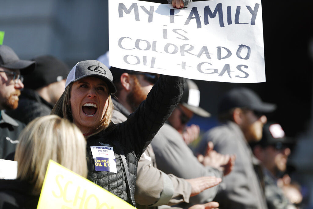 Colorado adopts stricter air pollution permit requirements, oil industry calls it ill-timed