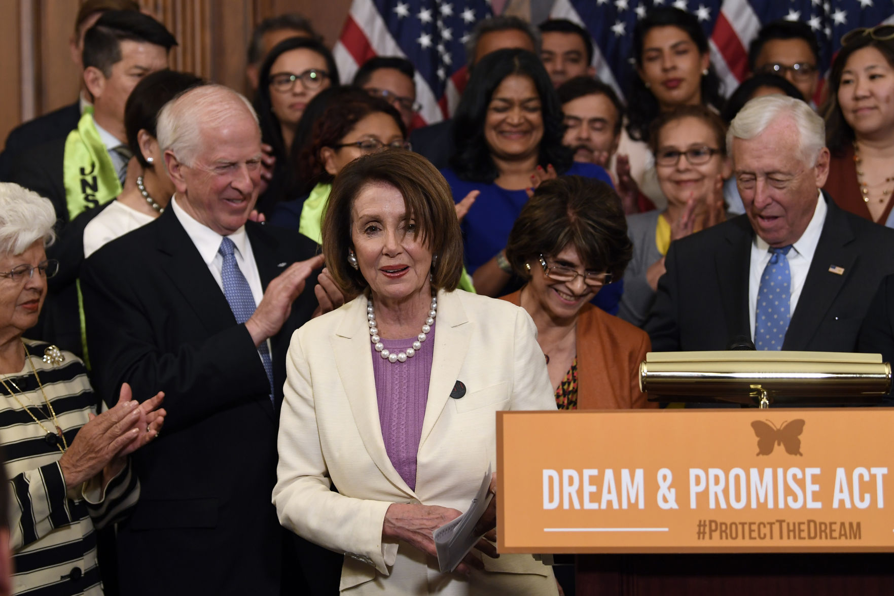 House OKs Dems’ immigration bill, despite veto threat