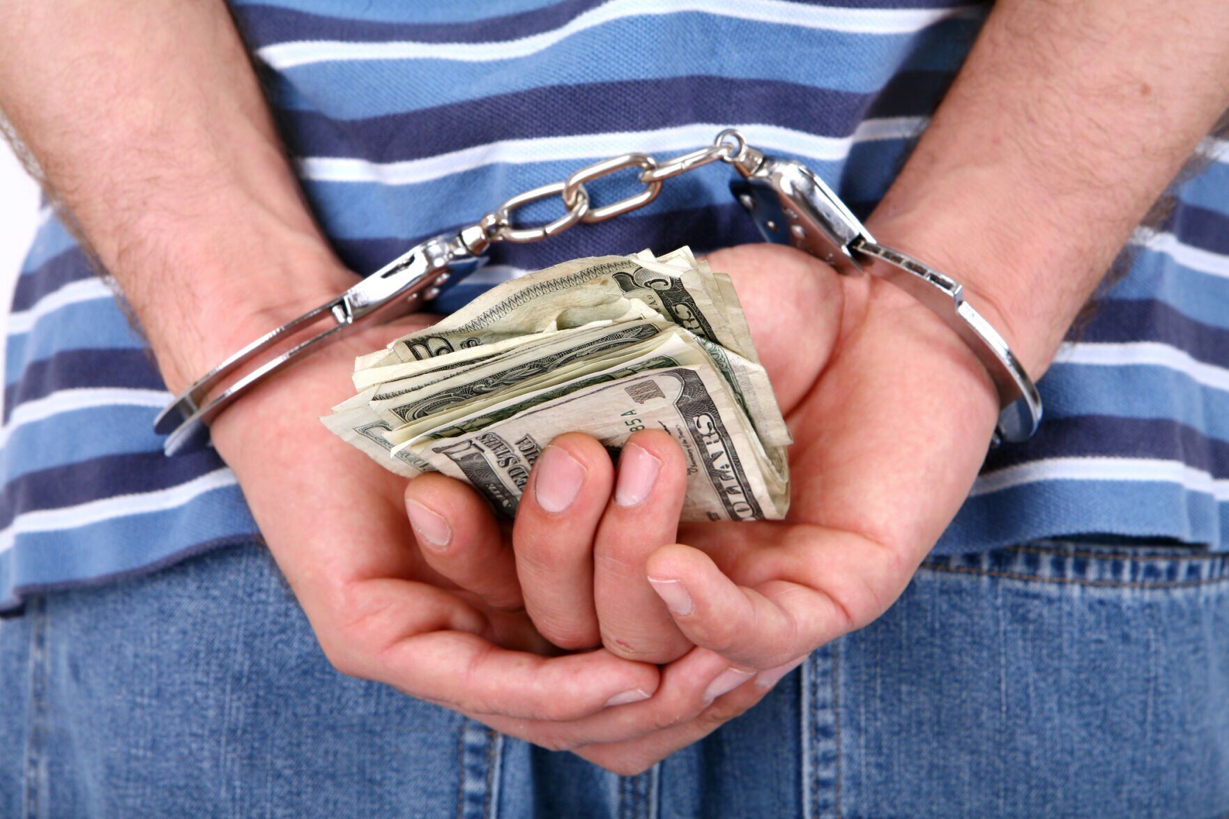 Stealing more than $100 worth of goods, or dining-and-dashing, results in Aurora jail time