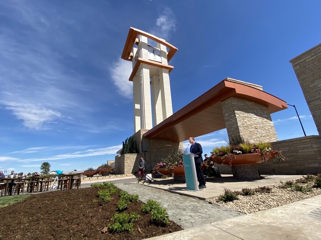 Event pays tribute to grit, collaboration of Aurora Mayor Steve Hogan