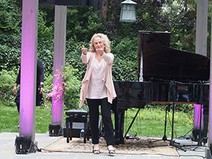 Carole King strikes the right chord for Democrats