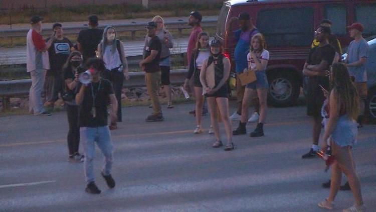 Judge reverses decision to dismiss case of Colorado Springs I-25 protester