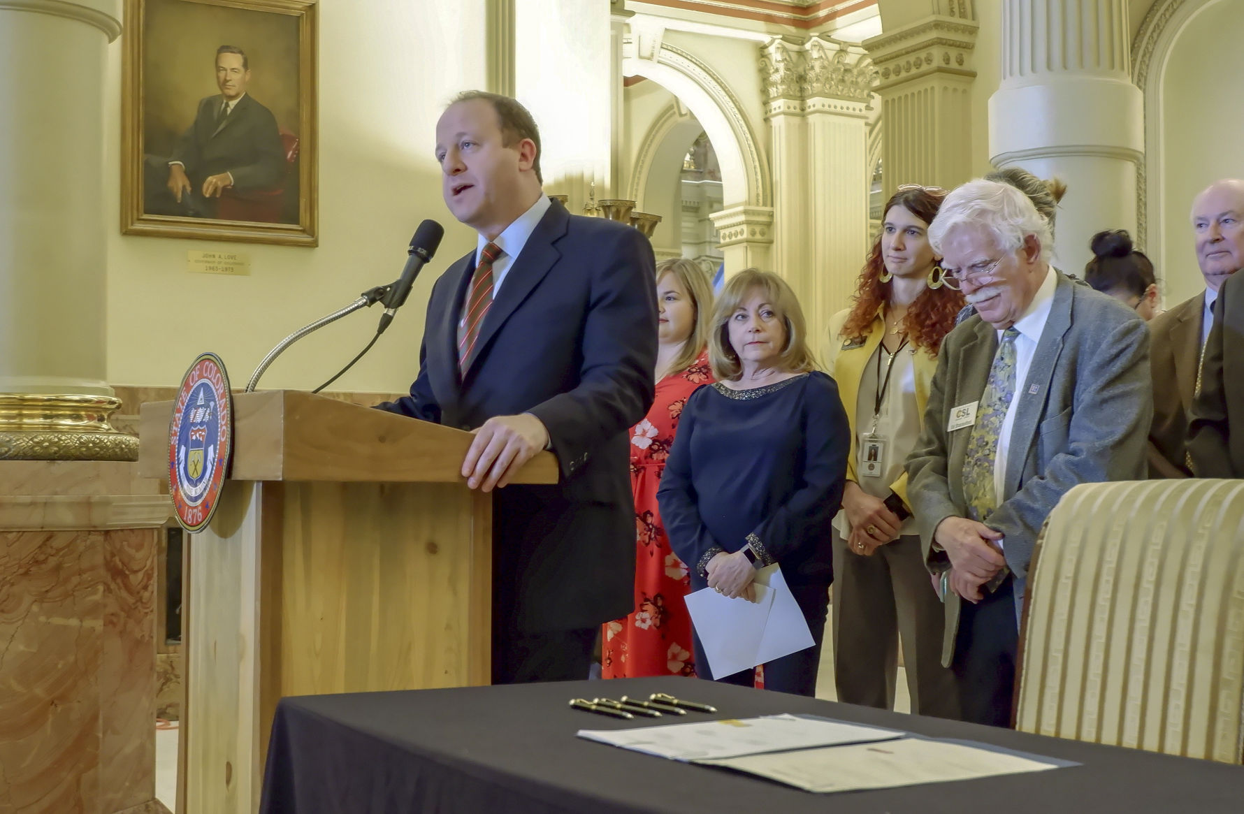 Polis signs Colorado hospital transparency law
