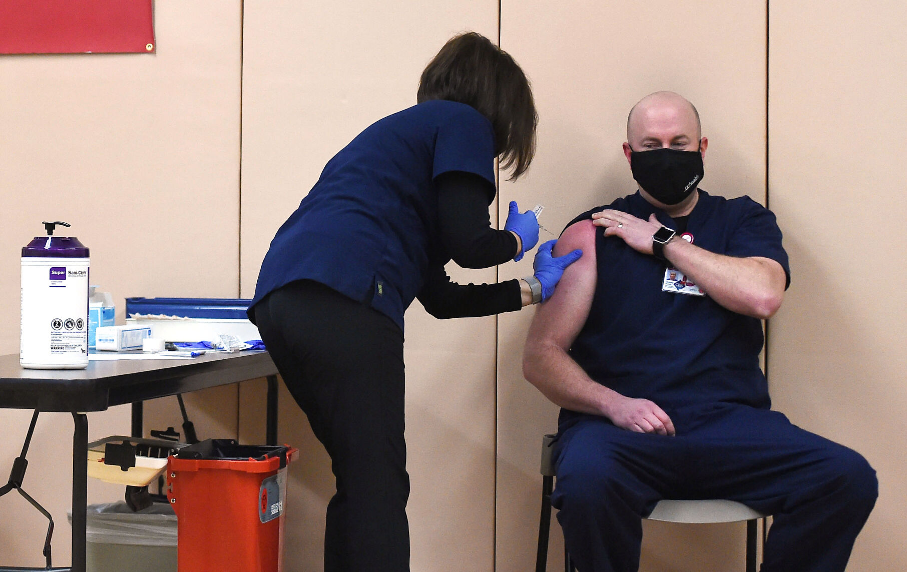 Colorado inoculates first patients with COVID-19 vaccine