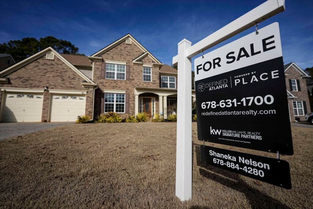 Mortgage demand tumbles as rates drive down housing market (copy)