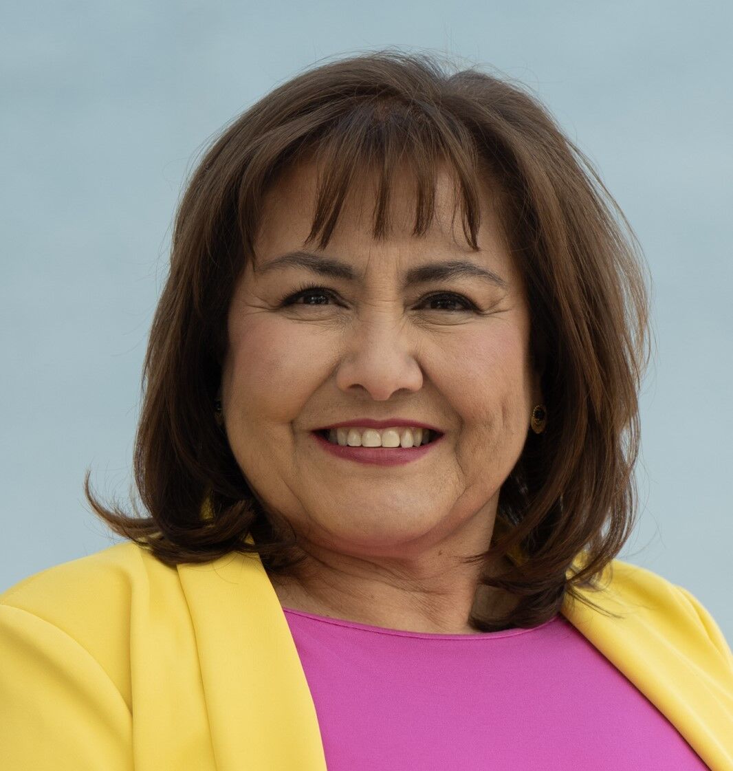 Cecelia Espenoza, HD 4