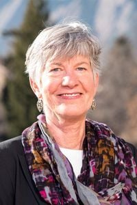 Lesley Smith, HD 49