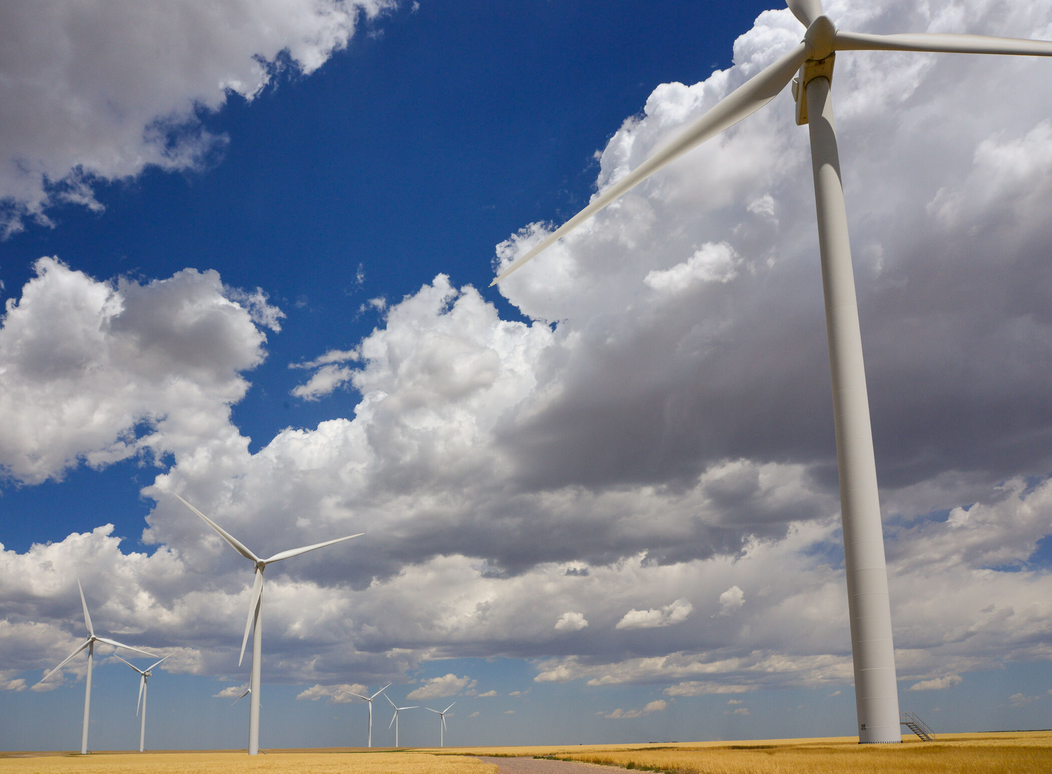 Xcel says high winds likely to bring power shutoffs to Front Range Wednesday