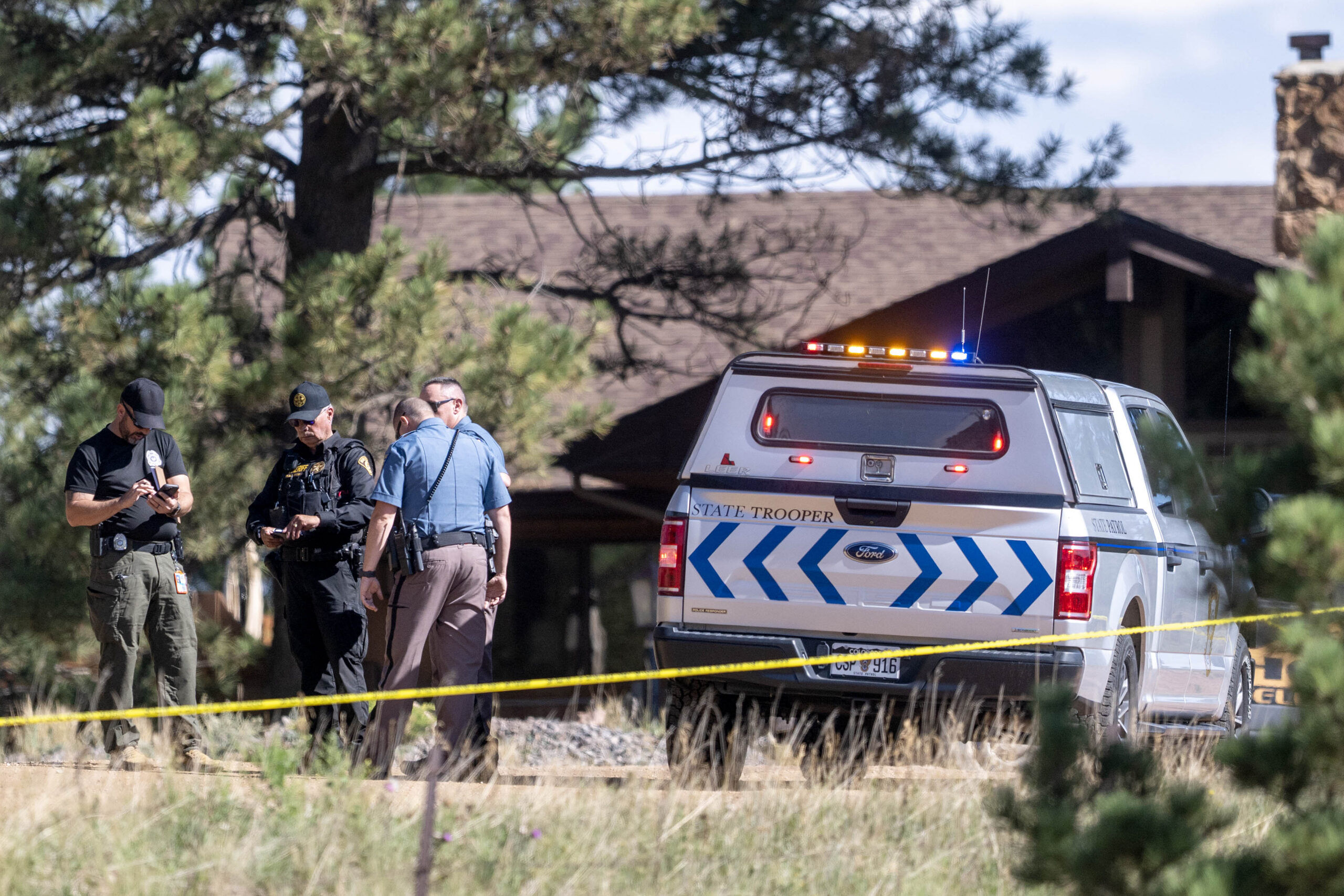 2 Colorado State troopers shot near Woodland Park; suspect killed